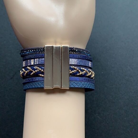 Bohemian style layered beaded magnetic bracelet - Picture 4 of 9